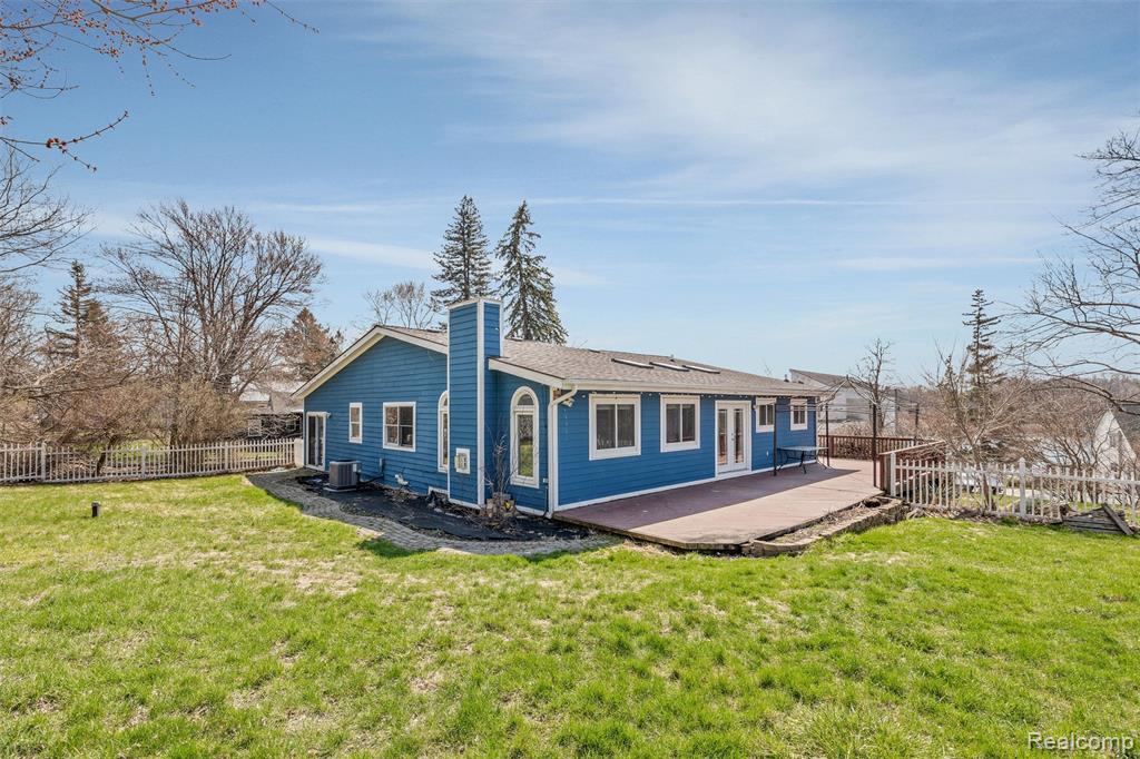 590 Hillwood, White Lake, MI 48383 — Photo 35