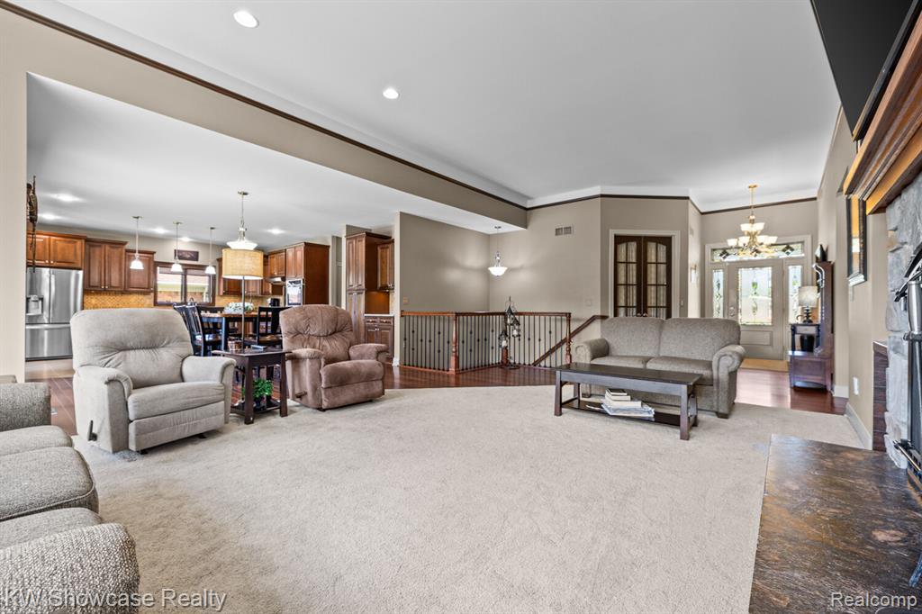 3348 Kingsway Drive, Highland, MI 48356 — Photo 9