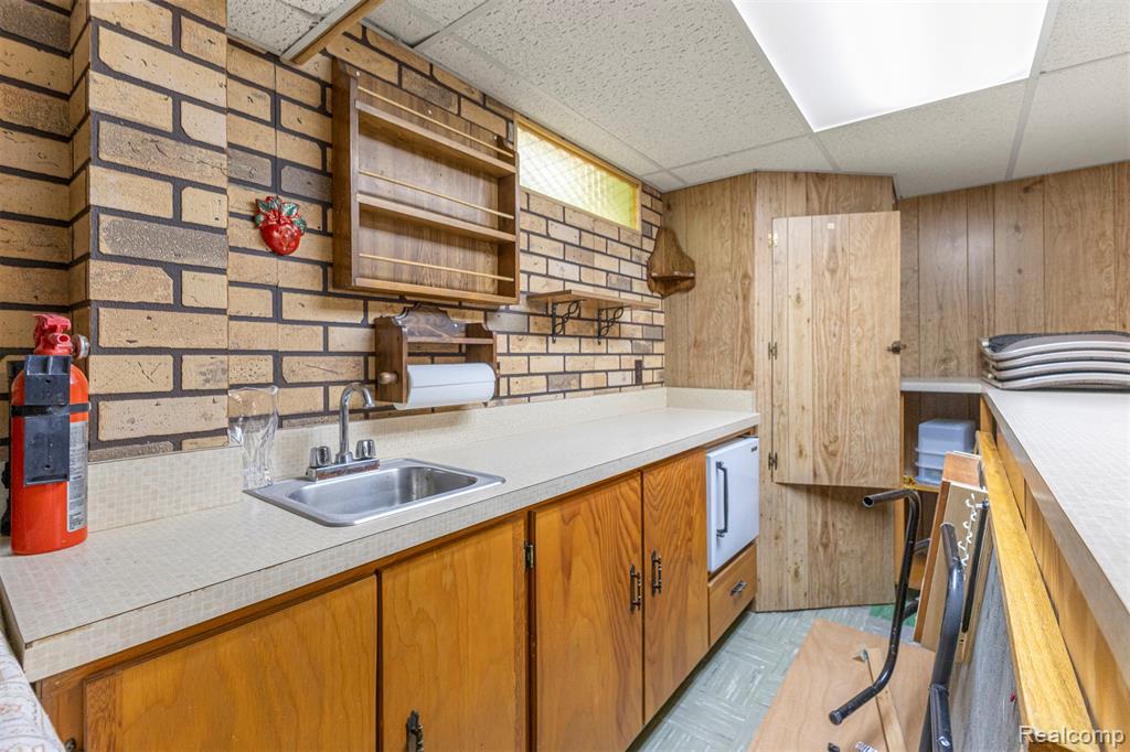 8255 Kinmore Street, Dearborn Heights, MI 48127 — Photo 27