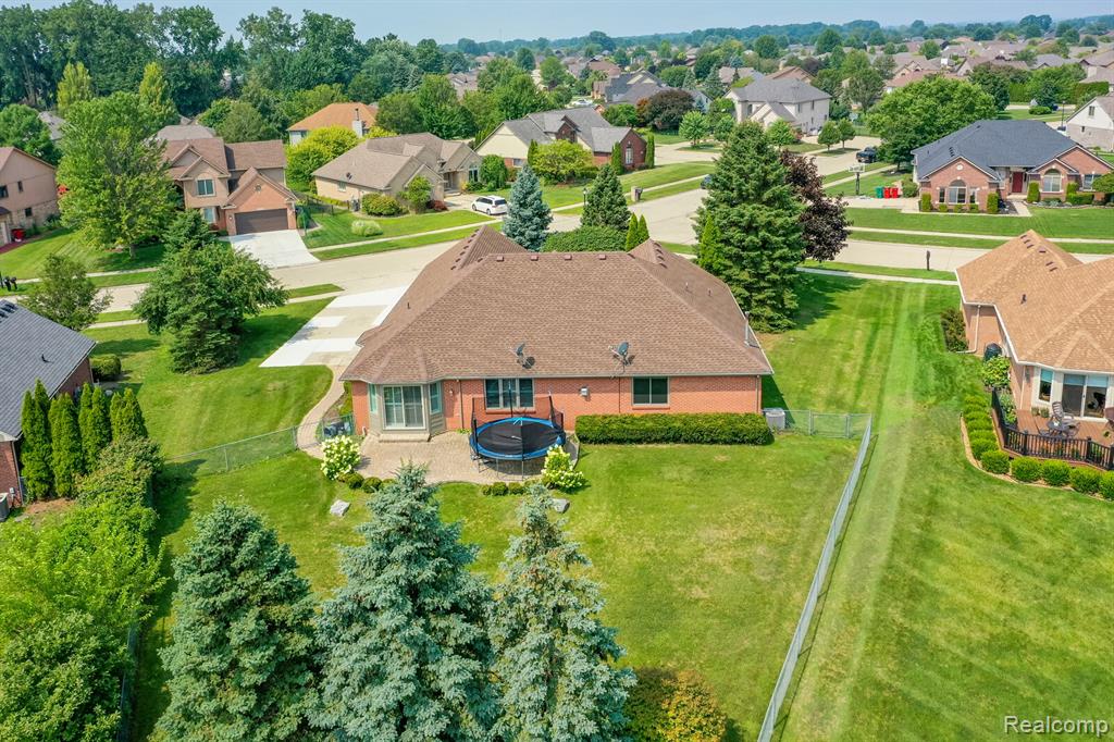 51384 Indian Pointe Drive, Macomb, MI 48042 — Photo 5
