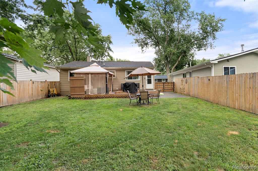 2235 Mentone Street, Wolverine Lake, MI 48390 — Photo 17