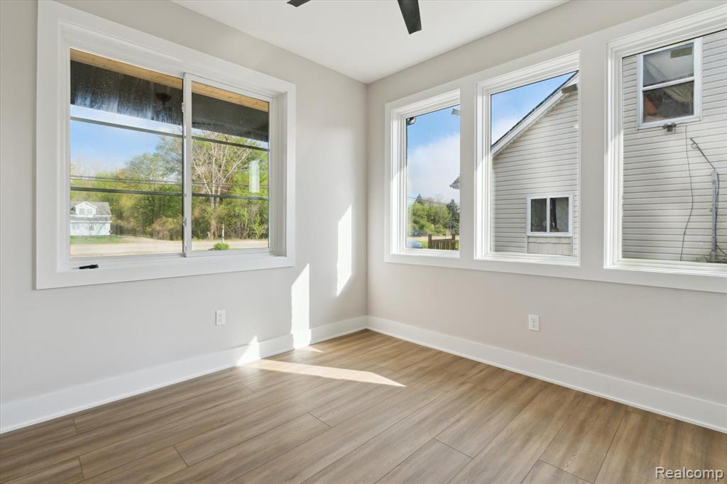 45518 JEFFERSON Avenue, Chesterfield, MI 48047 — Photo 18
