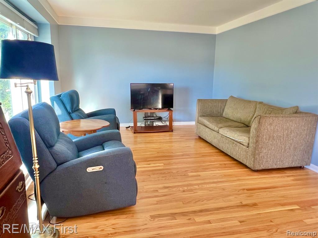 70 Knollwood Boulevard, Clawson, MI — Photo 4