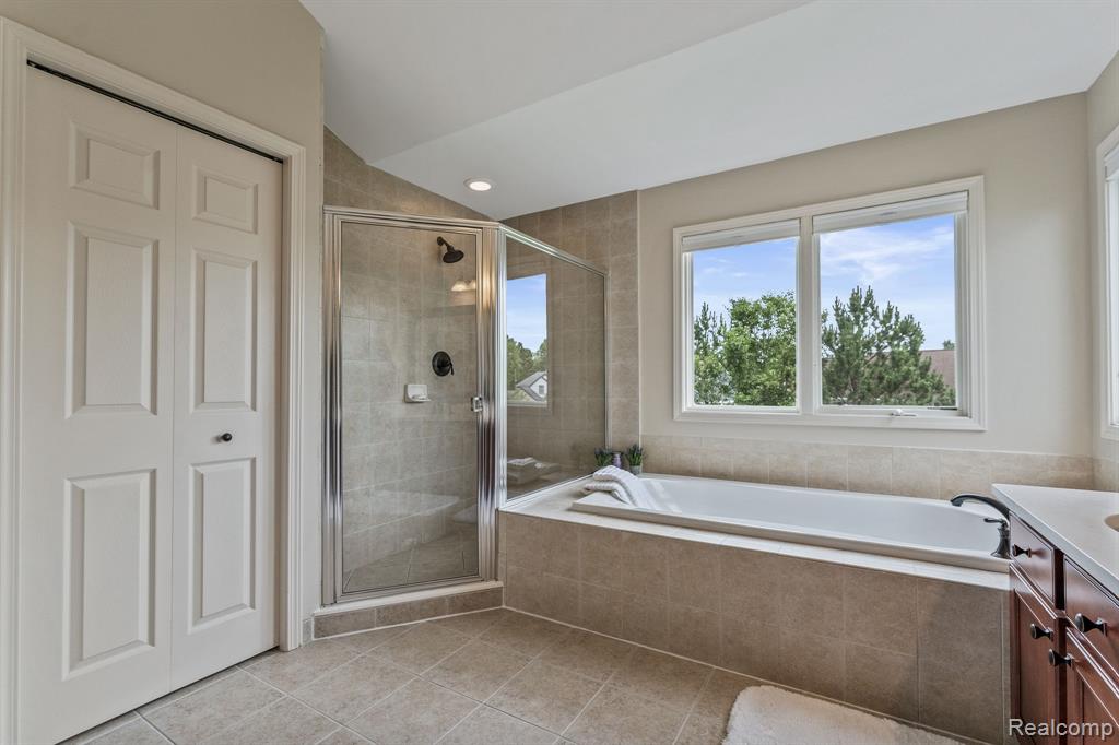 6060 Balmoral Way, Commerce Twp, MI 48382 — Photo 18
