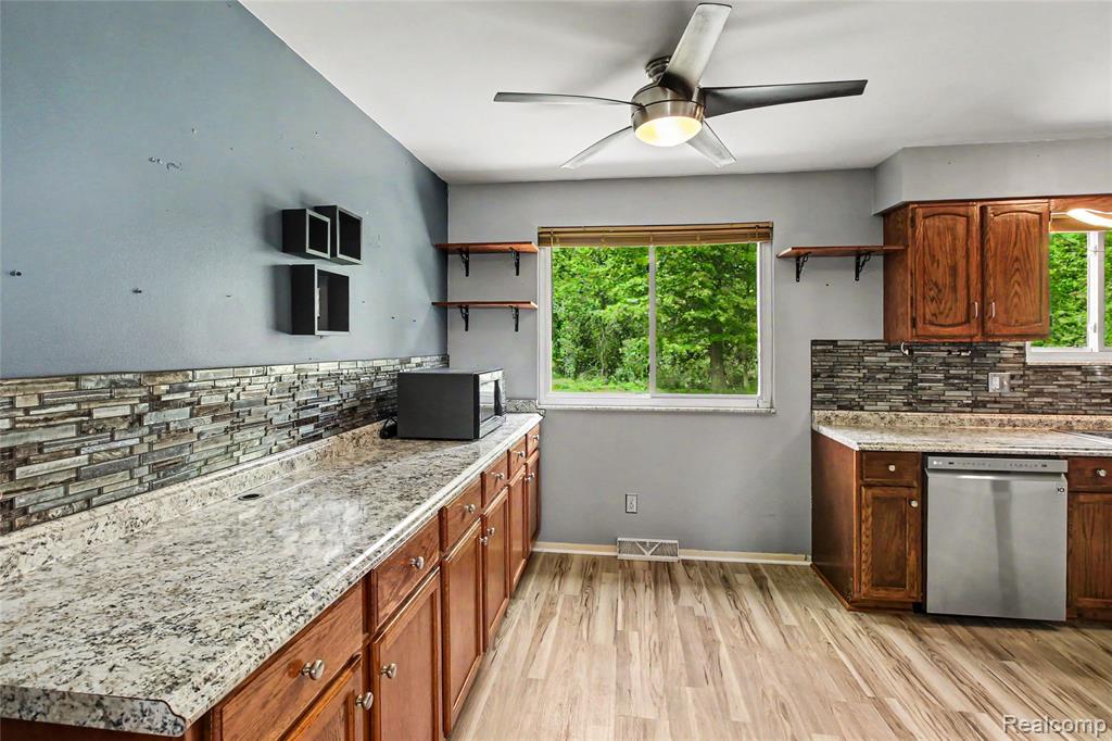 829 Holly Bush Drive, Holly, MI 48442 — Photo 7