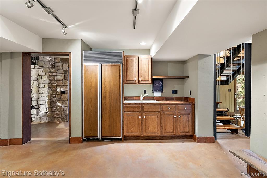 7357 LINDENMERE Drive, Bloomfield Hills, MI 48301 — Photo 51