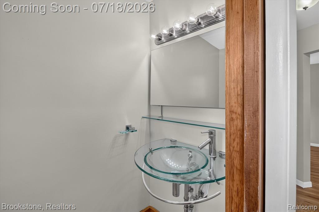 7176 Perry Lake Road, Clarkston, MI — Photo 13
