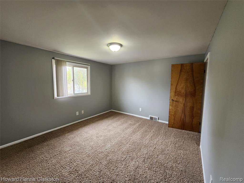 6679 Saline Drive, Waterford, MI 48329 — Photo 11