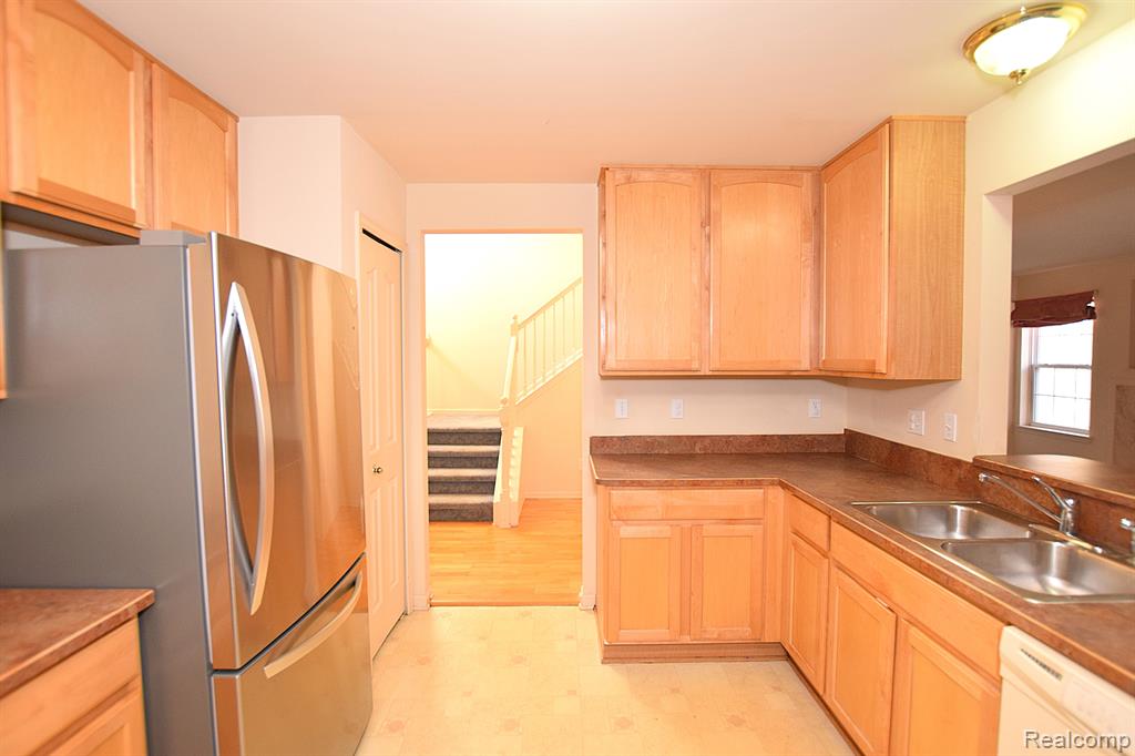 9 N VISTA, Auburn Hills, MI 48326 — Photo 2