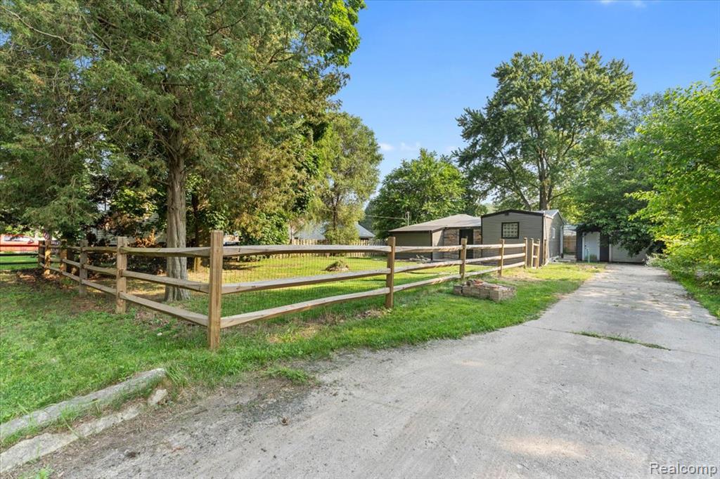8121 Delray Street, Lambertville, MI 48144 — Photo 2