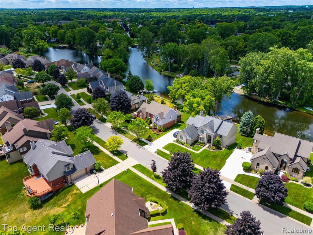 52825 Seven Oaks Drive, Utica, MI 48316 — Photo 47