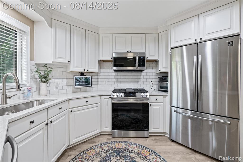 541 Lake Forest Road, Rochester Hills, MI 48309 — Photo 7