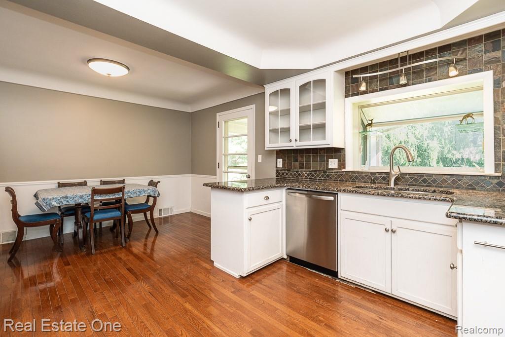 5055 Eastbrook Court, Utica, MI 48316 — Photo 9