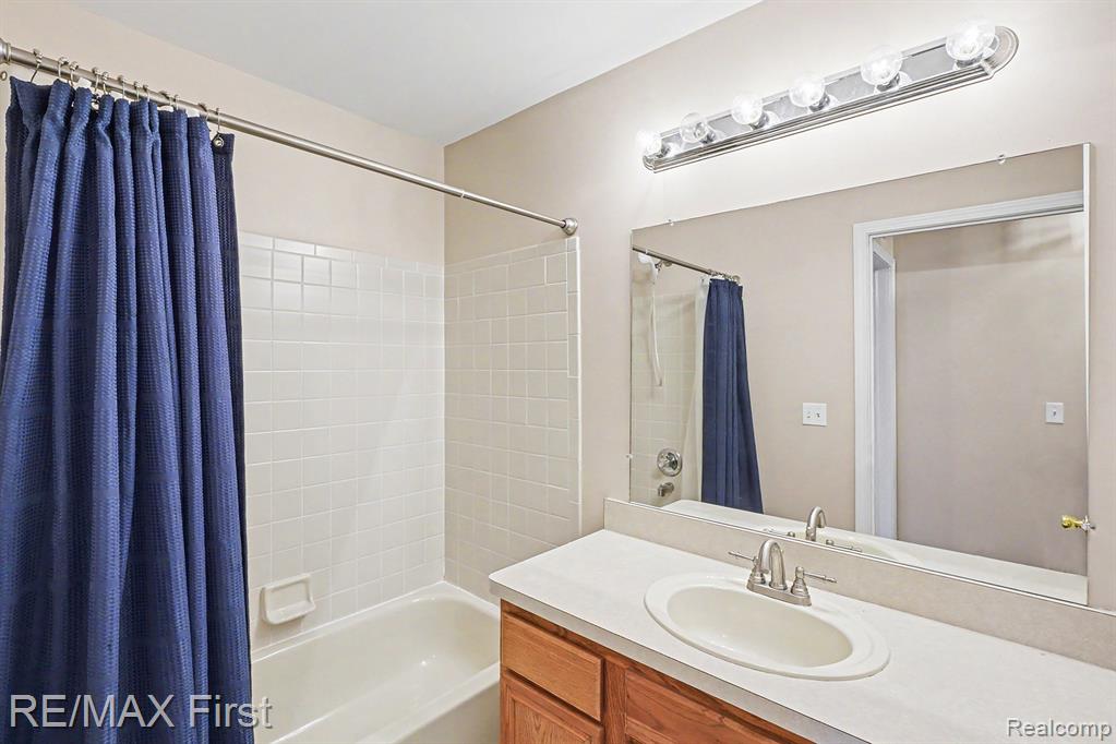46124 Allenton Drive, Macomb, MI 48044 — Photo 13