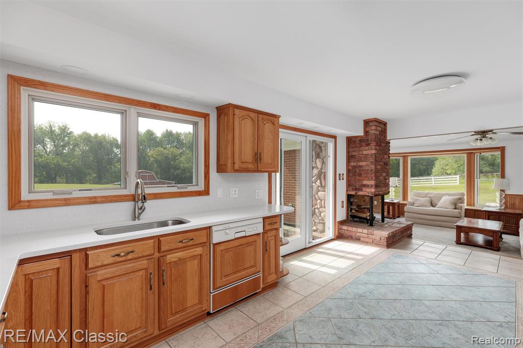 8173 Earhart Road, South Lyon, MI 48178 — Photo 19