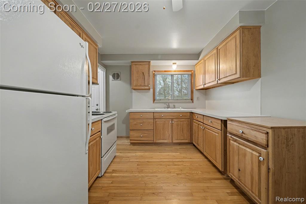 3842 Dill Drive, Waterford, MI 48329 — Photo 15