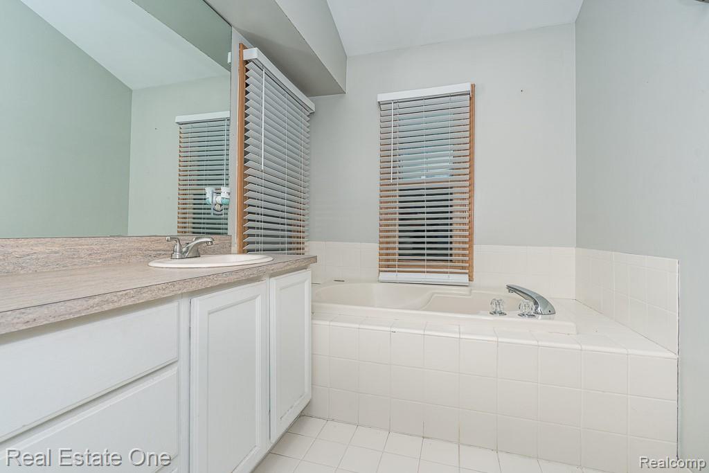 6778 Baytree Court, Shelby Twp, MI 48316 — Photo 28