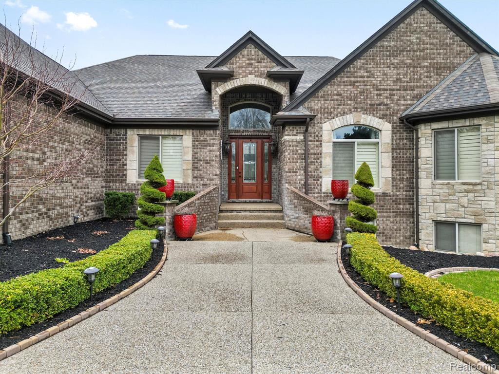 3960 HARVEST CREEK Court, Rochester, MI 48306 — Photo 2