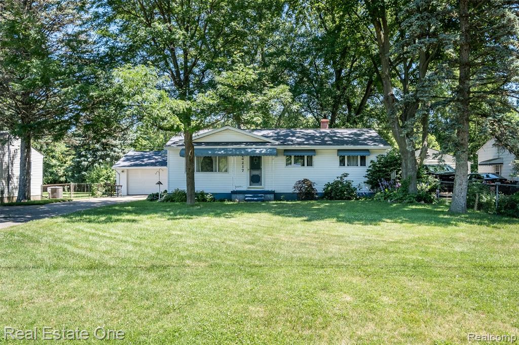 4217 Carmanwood Drive, Flint, MI 48507 — Photo 4