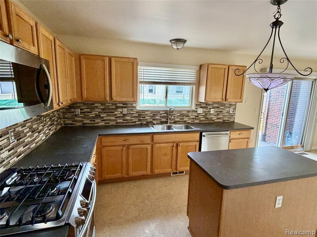 35472 Grant Street, New Baltimore, MI 48047 — Photo 10