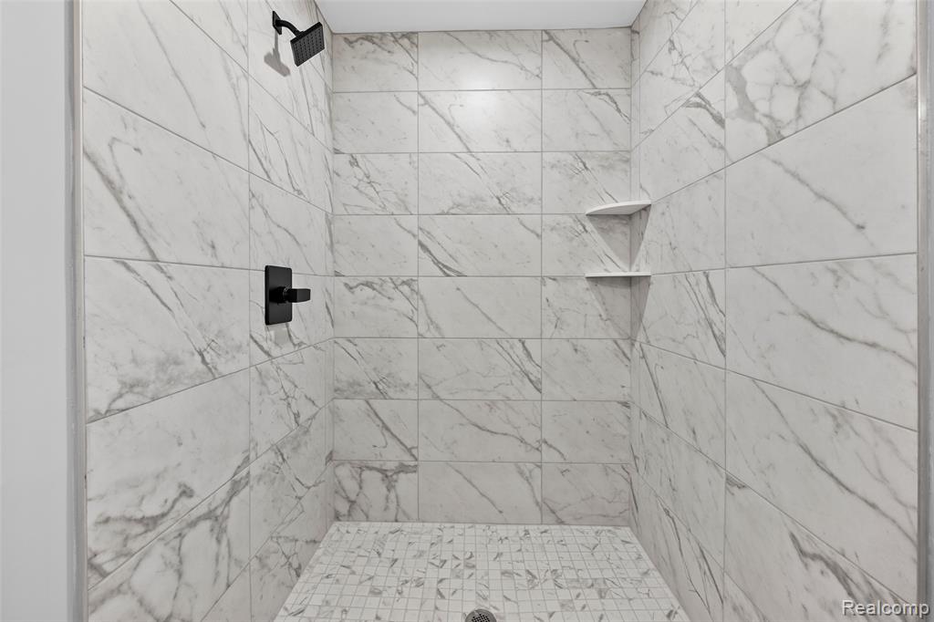 5212 Farmridge Lane, Grand Blanc, MI 48439 — Photo 25
