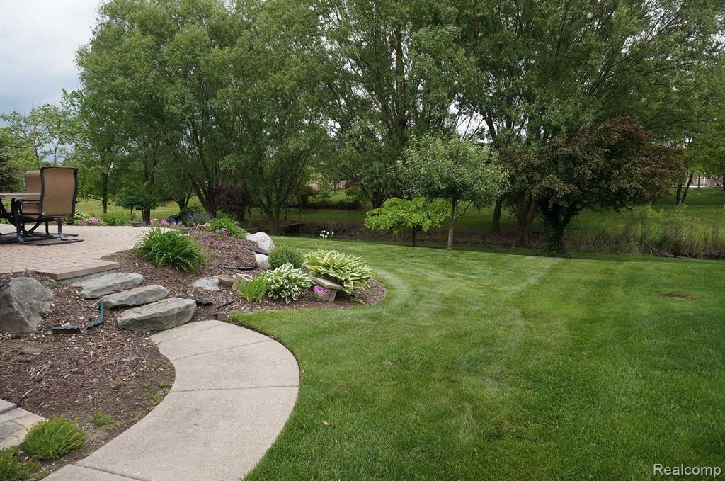 49954 Willowood Drive, Macomb, MI 48044 — Photo 2