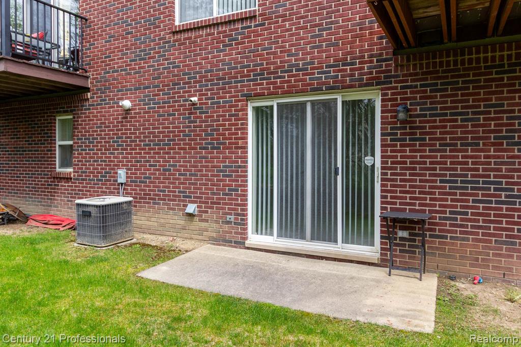 798 SANDALWOOD Drive, Troy, MI 48085 — Photo 37