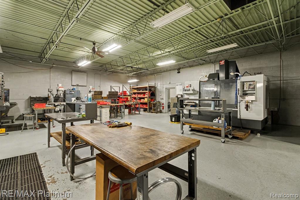 1200 HOLDEN AVENUE, Milford, MI, 48381