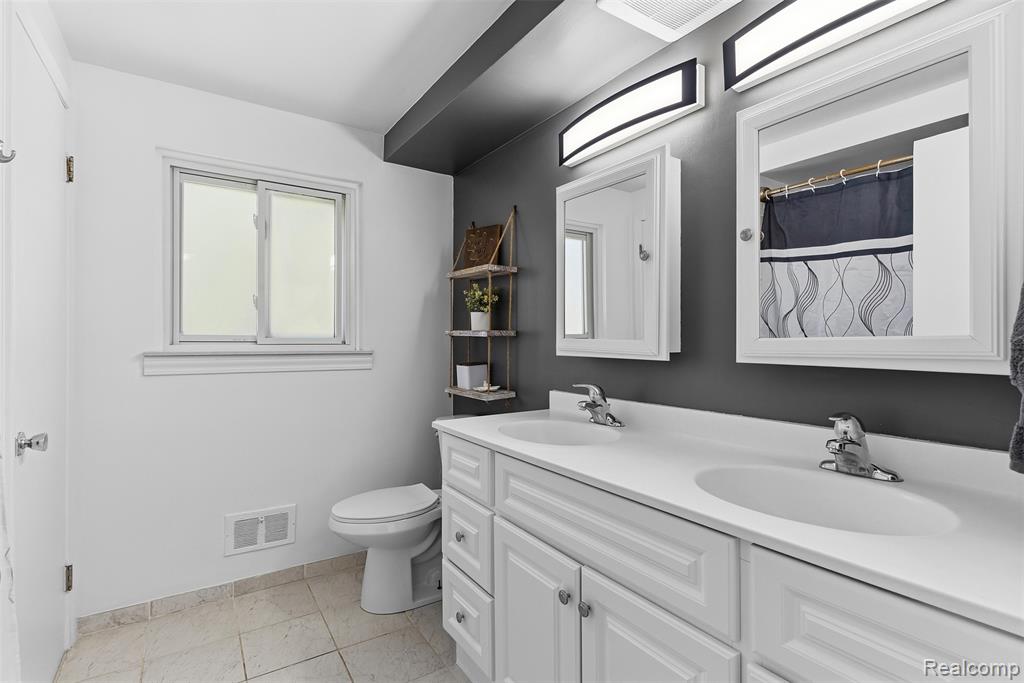 4410 Wickfield Drive, Flint, MI 48507 — Photo 22