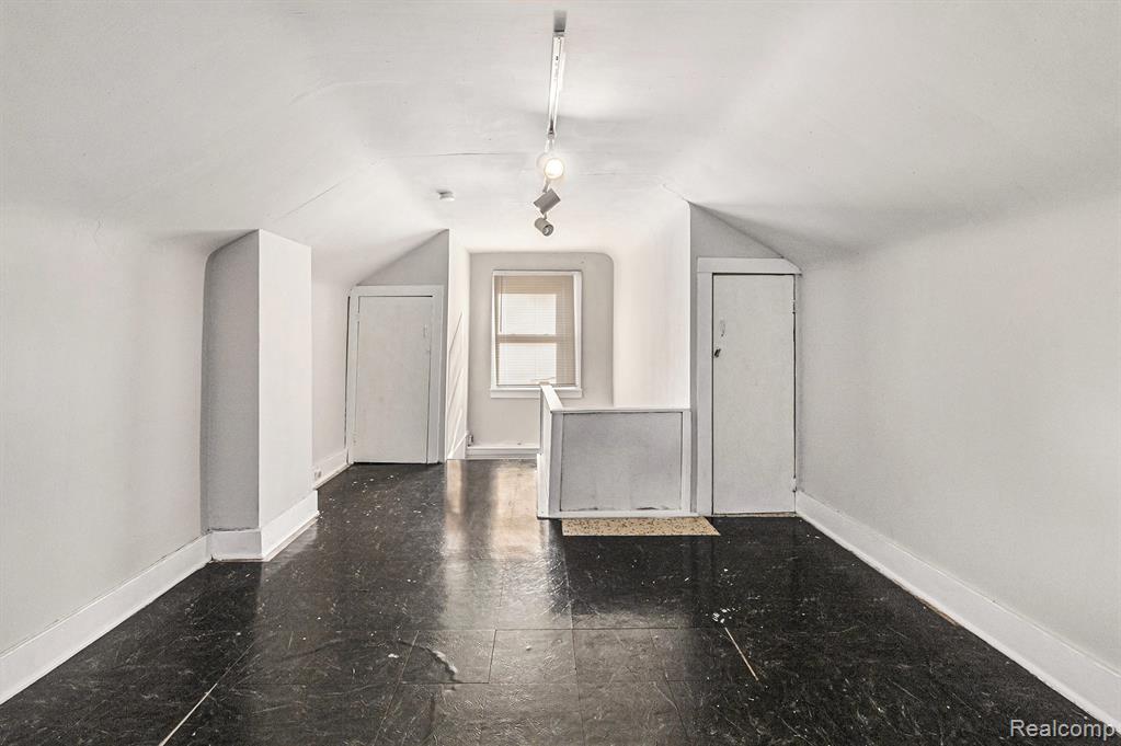 9336 SUSSEX St Street, Detroit, MI 48228 — Photo 15