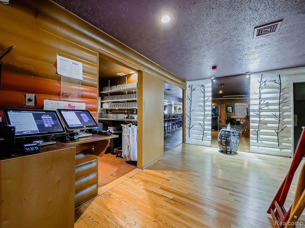 801 S LAPEER Road, Lake Orion, MI 48362 — Photo 27