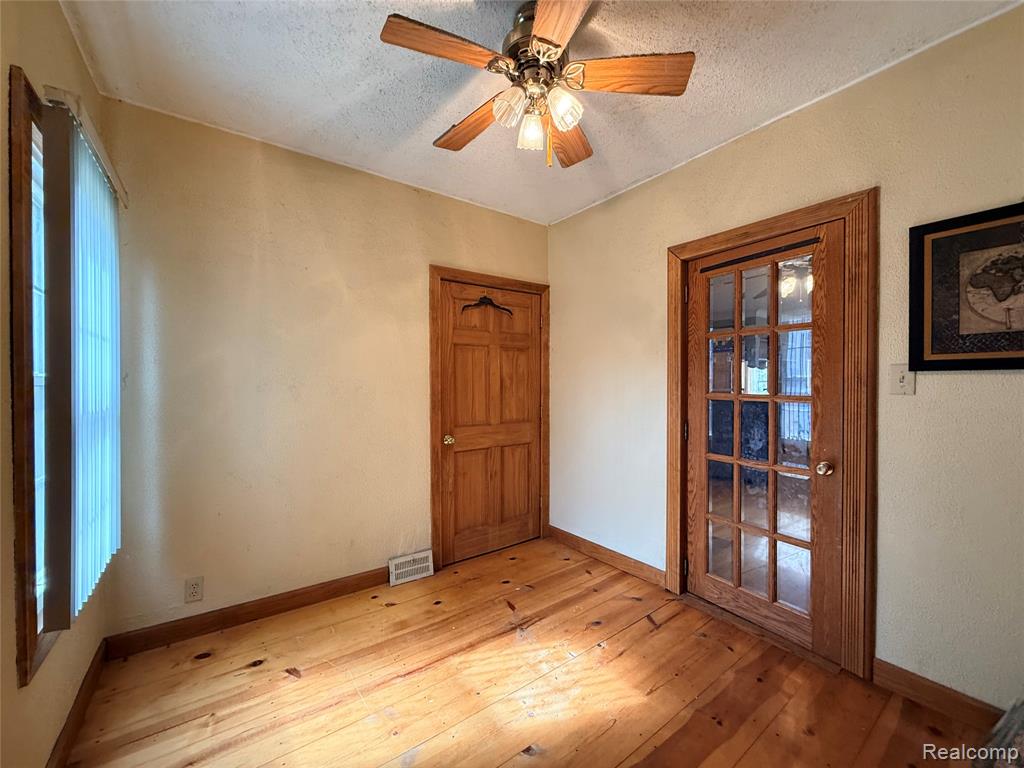3194 S Vassar Road, Burton, MI 48519 — Photo 7