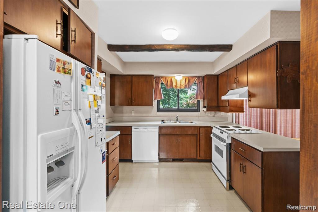 2 Brookwood Lane, Dearborn, MI 48120 — Photo 8