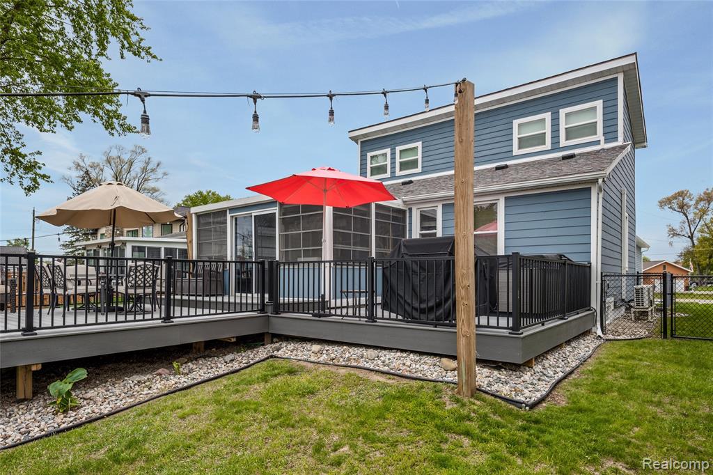 9474 Thames Boulevard, White Lake, MI