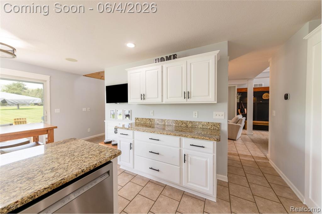 12621 Golden Oaks Drive, Milford, MI 48380 — Photo 8