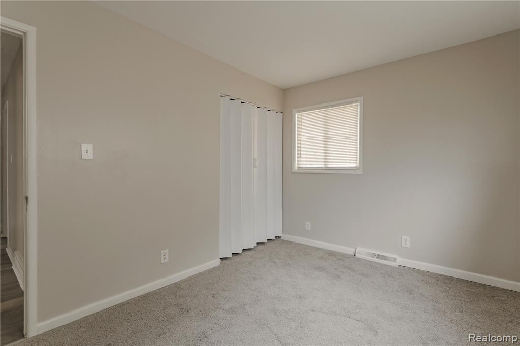 93 W Princeton Avenue, Pontiac, MI 48340 — Photo 8