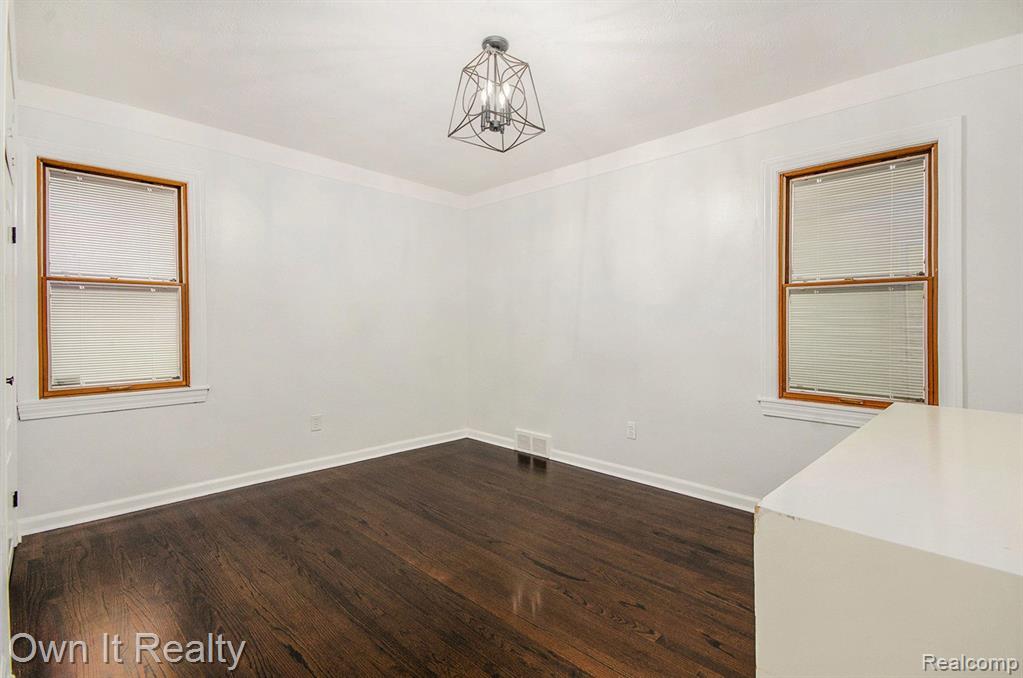 9715 STERLING Avenue, Allen Park, MI 48101 — Photo 13