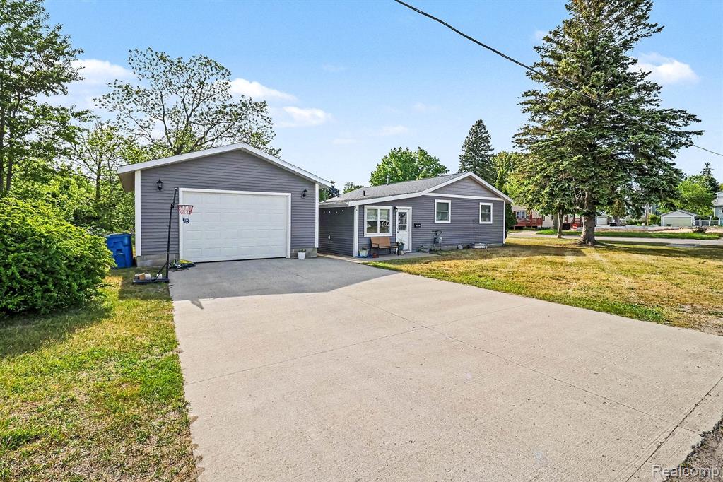 701 W Loomis Street, Ludington, MI 49431 — Photo 10