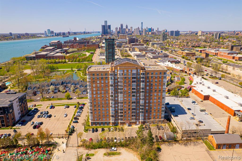 250 E Harbortown Drive, 703, Detroit, MI 48207 — Photo 44