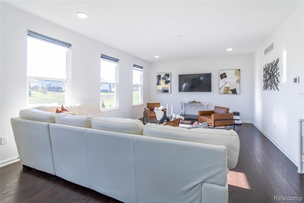 58295 International Drive, South Lyon, MI 48178 — Photo 10