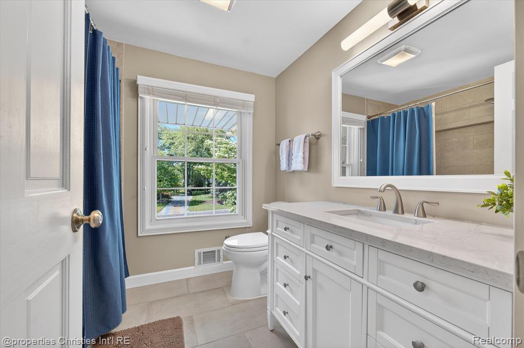 4352 Greenstown Drive, West Bloomfield, MI 48323 — Photo 37