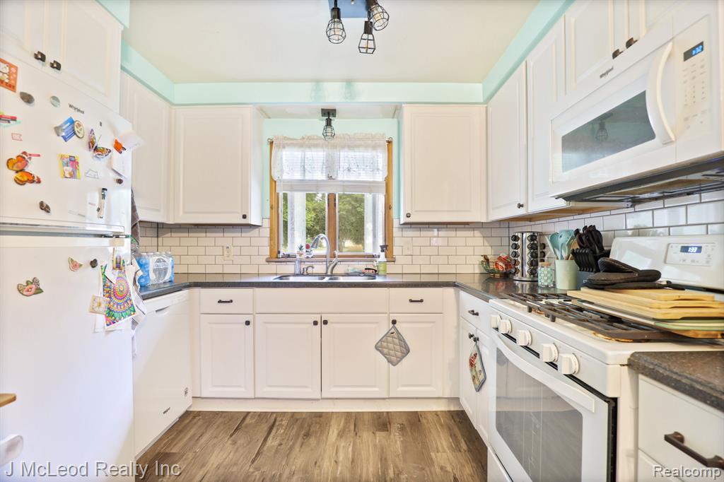 703 W Burnside Street, Caro, MI 48723 — Photo 17