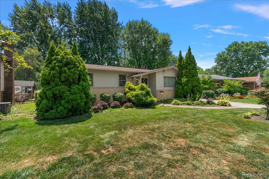 5242 Mansfield Avenue, Sterling Heights, MI 48310 — Photo 29