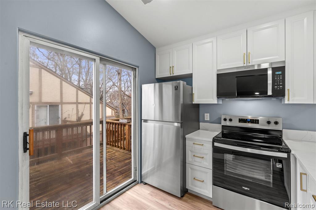 44900 Bayview Drive Unit #20, Novi, MI 48377 — Photo 11