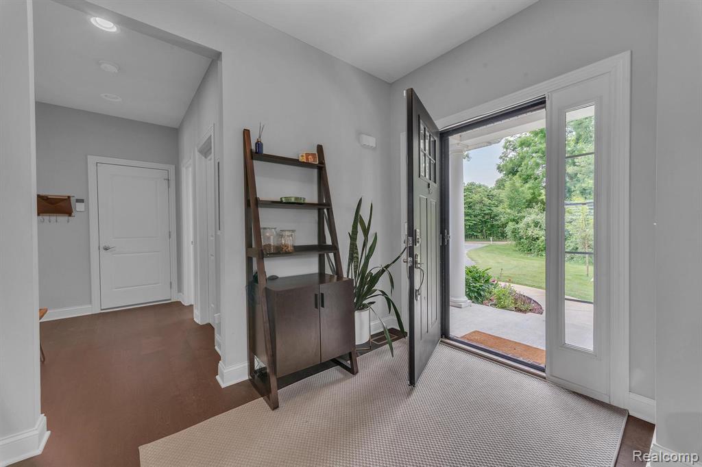 9857 Dartmouth Road, Clarkston, MI 48348 — Photo 5