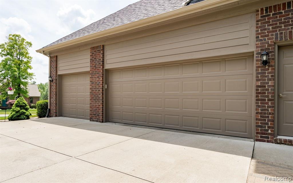 5657 GOLF POINTE Drive, Clarkston, MI 48348 — Photo 42