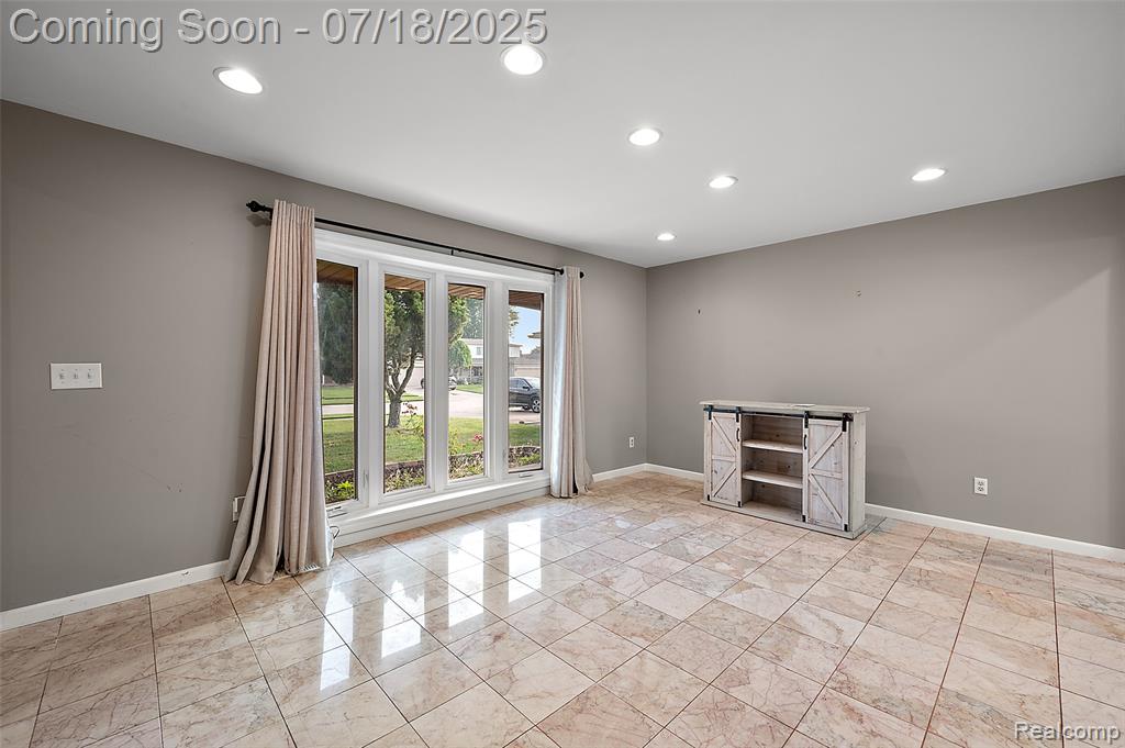 4152 Bloomfield Drive, Sterling Heights, MI 48310 — Photo 12