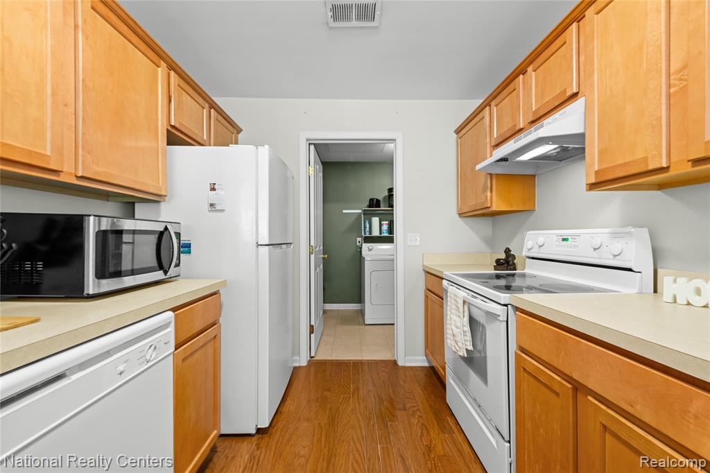 4048 Berkeley Avenue, Canton, MI 48188 — Photo 11