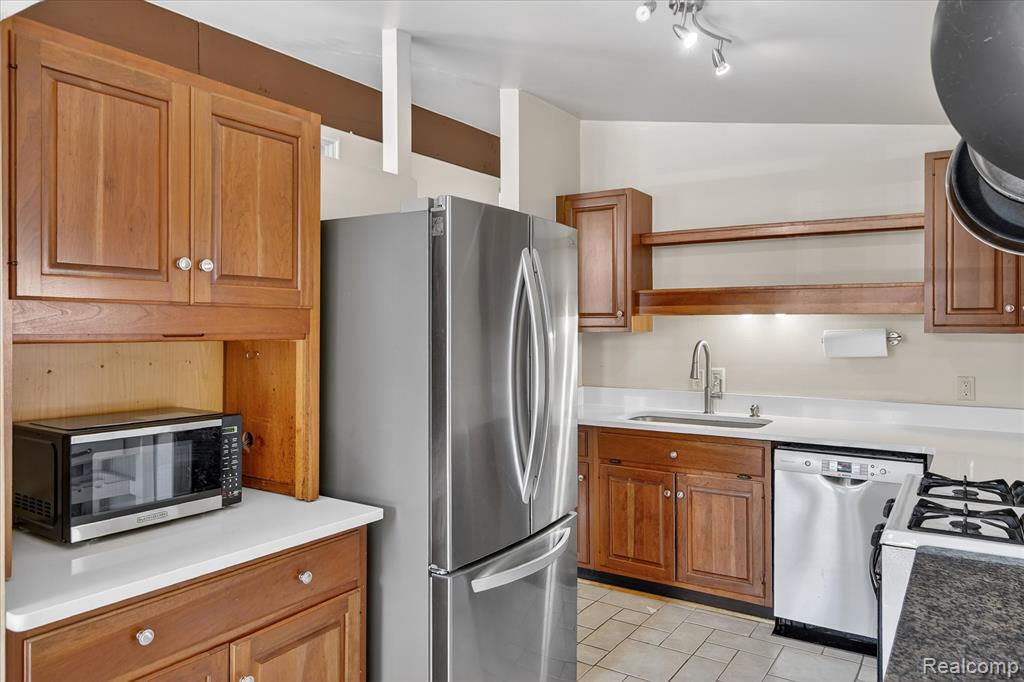 2344 S Circle Drive, Ann Arbor, MI 48103 — Photo 14