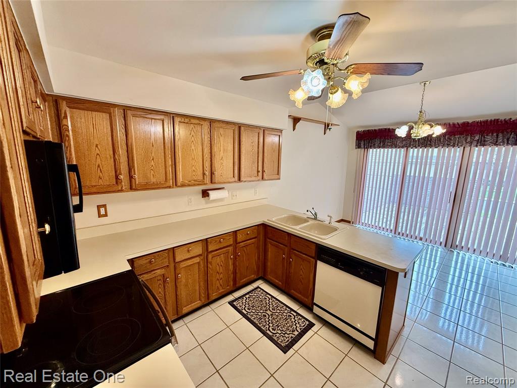 42827 Matthew Drive, Sterling Heights, MI 48313 — Photo 10